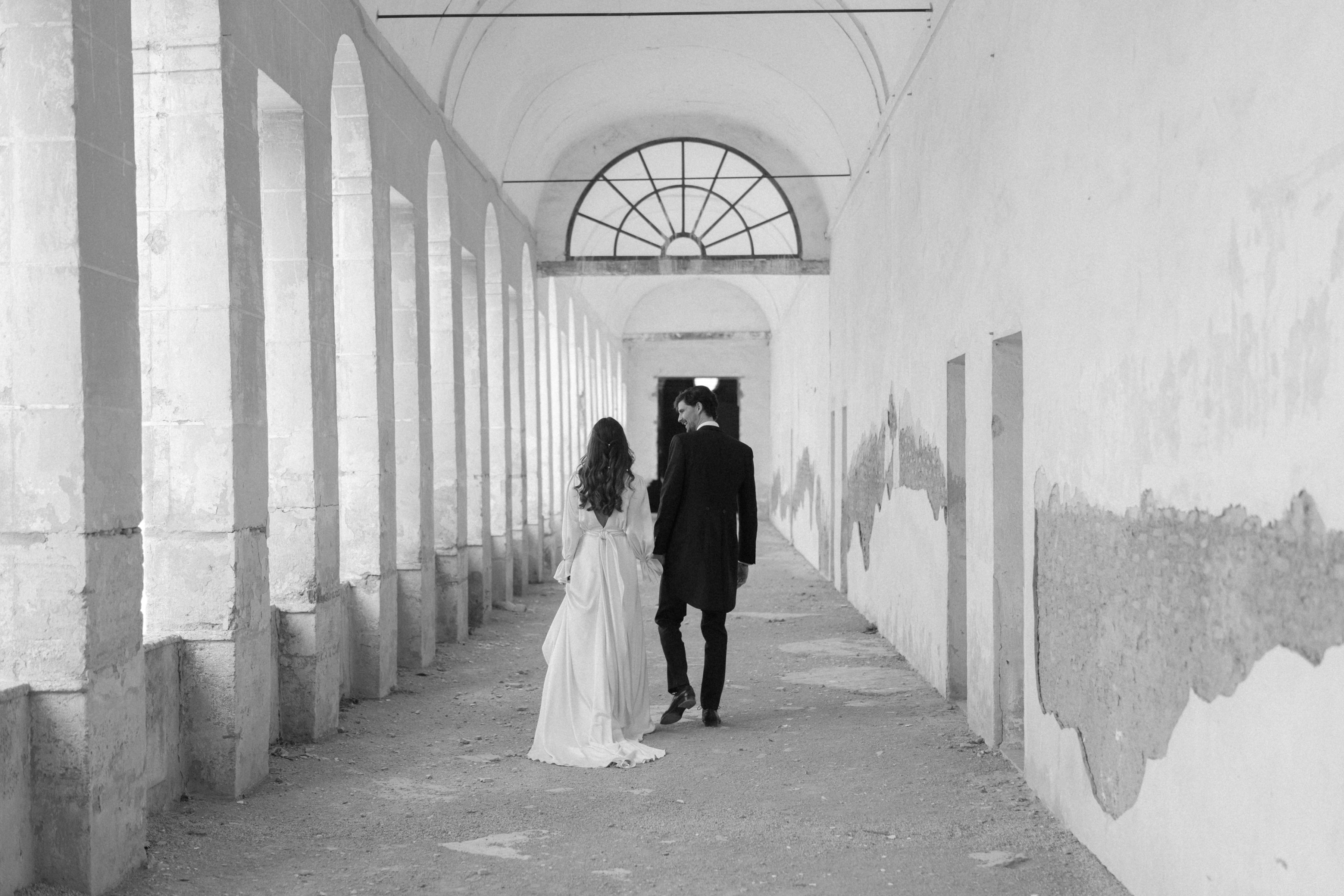 Pareja en claustro
